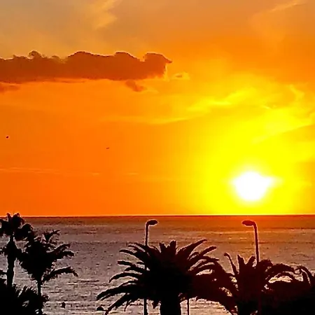 Sunset Over The Sea 아파트 *