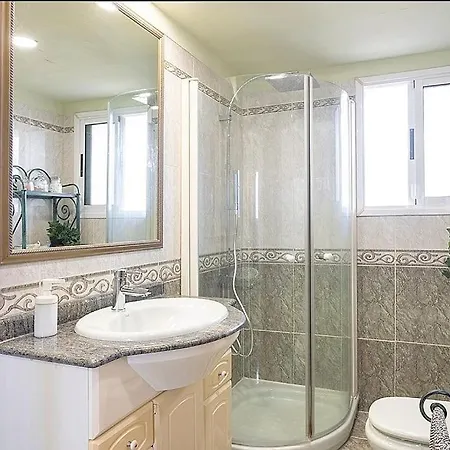 Sunset Over The Sea 플라야데라스아메리카스